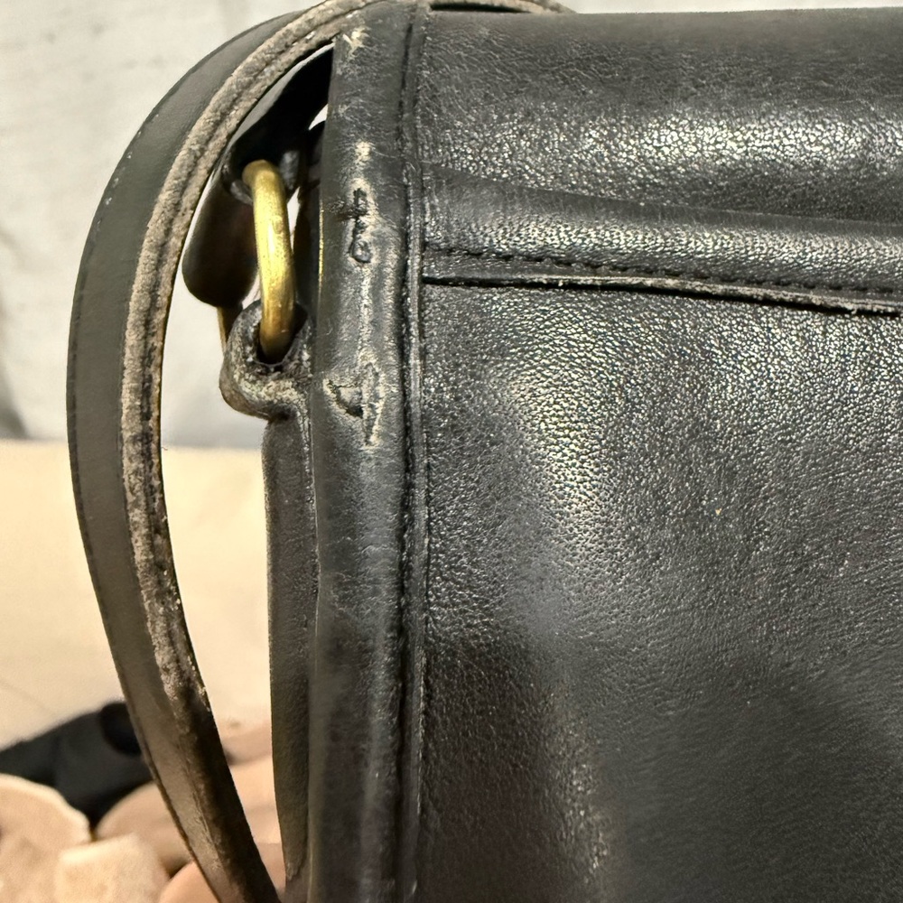 Vintage black leather Coach shoulder bag. - Picture 11 of 11